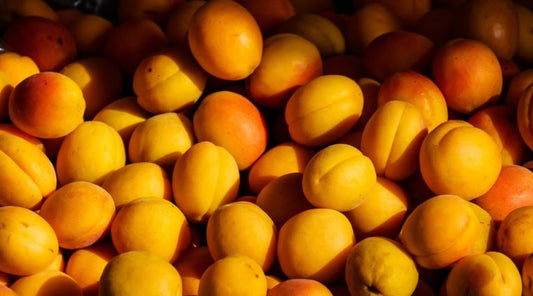 Do apricot seeds fight cancer? What is vitamin B17?